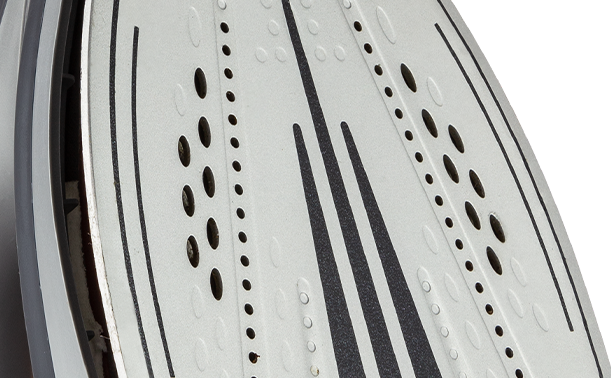 Detalhe do ferro de passar PFV3500AZ, mostrando as saídas de vapor